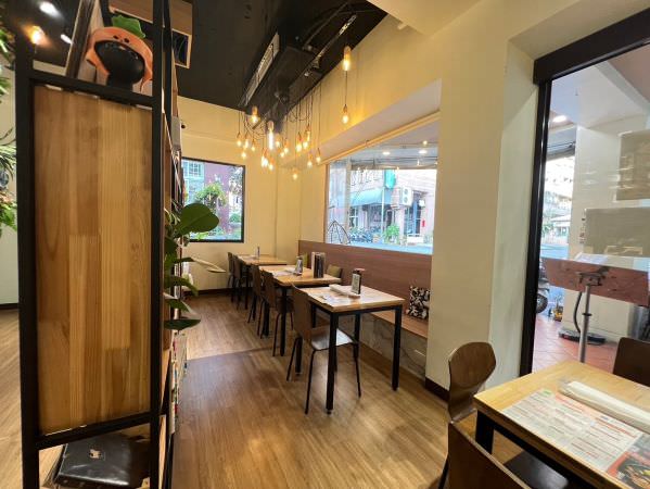 森林小徑健行店用餐环境